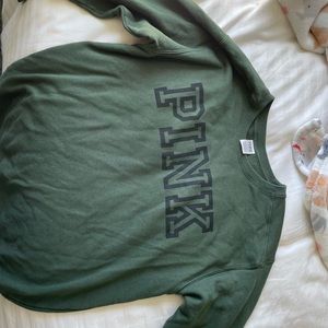 Green Victoria’s Secret crew